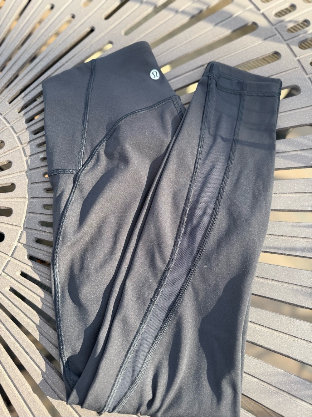 Lululemon leggings with Peloton Logo Sz.6, like new ! - Picture 10 of 12